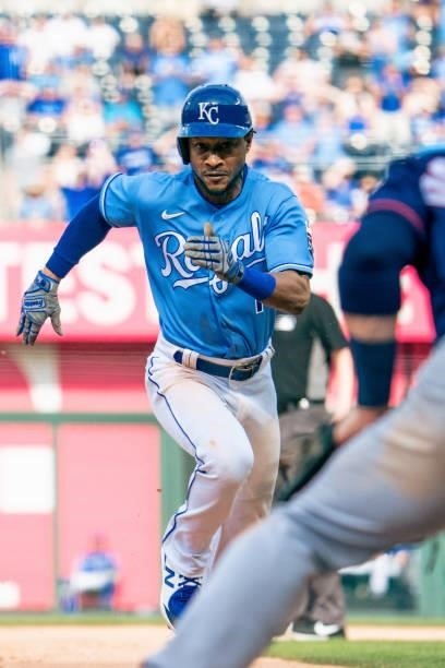 Jarrod Dyson of the Kansas City Royals attempts to steal second past Josh Donaldson of the Minnesota Twins in the ninth inning at Kauffman Stadium on...
