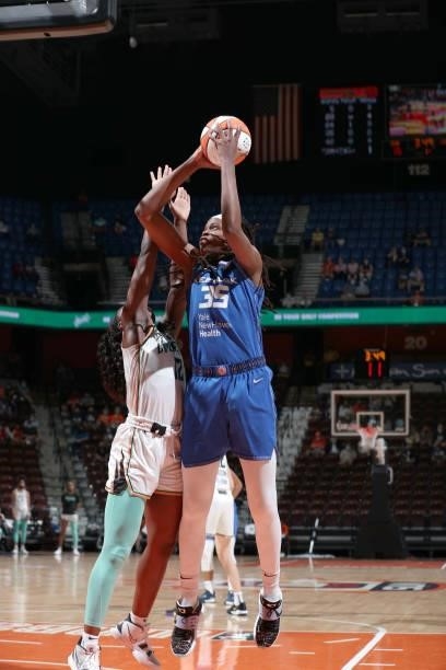 Jonquel Jones of the Connecticut Sun drives to the basket against the New York Liberty on June 5, 2021 at Mohegan Sun Arena in Uncasville,...