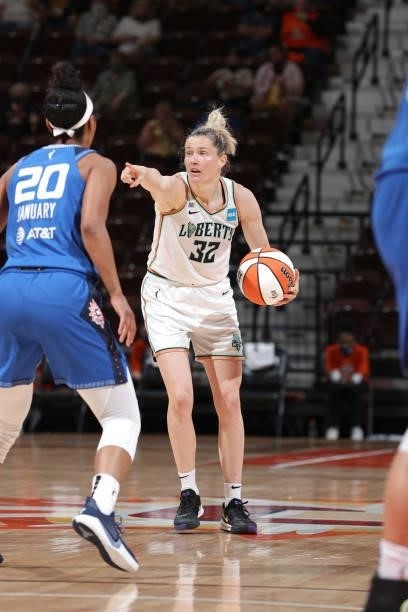 Sami Whitcomb of the New York Liberty handles the ball against the Connecticut Sun on June 5, 2021 at Mohegan Sun Arena in Uncasville, Connecticut....