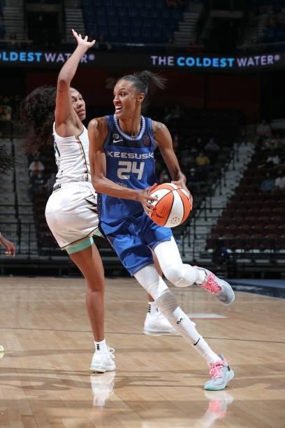 DeWanna Bonner of the Connecticut Sun handles the ball against the New York Liberty on June 5, 2021 at Mohegan Sun Arena in Uncasville, Connecticut....