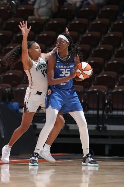 Jonquel Jones of the Connecticut Sun handles the ball against the New York Liberty on June 5, 2021 at Mohegan Sun Arena in Uncasville, Connecticut....