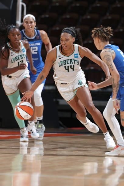 Betnijah Laney of the New York Liberty handles the ball against the Connecticut Sun on June 5, 2021 at Mohegan Sun Arena in Uncasville, Connecticut....