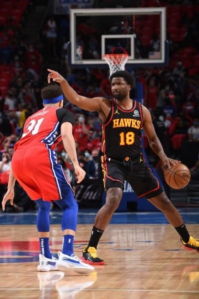 Solomon Hill of the Atlanta Hawks handles the ball against the Philadelphia 76ers during Round 2, Game 1 of the Eastern Conference Playoffs on June...