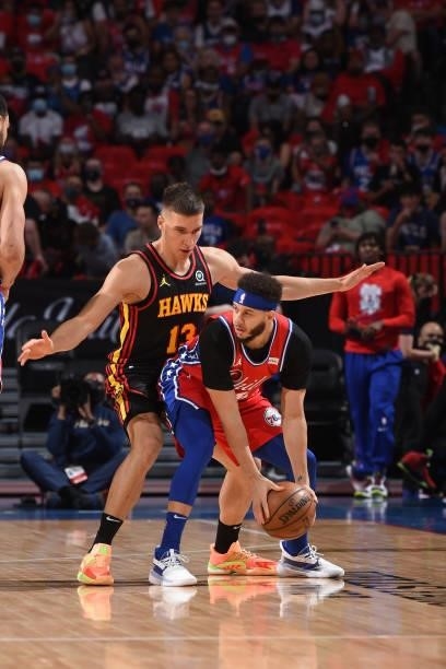 Seth Curry of the Philadelphia 76ers handles the ball against Bogdan Bogdanovic of the Atlanta Hawks during Round 2, Game 1 of the Eastern Conference...