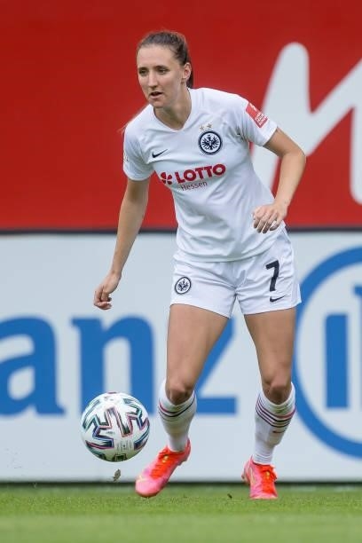 Lara Prasnikar of Eintracht Frankfurt controls the ball during the FLYERALARM Frauen Bundesliga match between FC Bayern Muenchen and Eintracht...