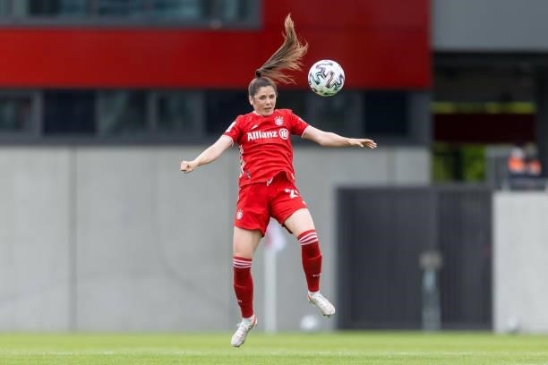 Sarah Zadrazil of FC Bayern Munich controls the ball during the FLYERALARM Frauen Bundesliga match between FC Bayern Muenchen and Eintracht Frankfurt...