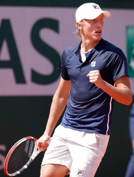 June 2021, France, Paris: Tennis: Grand Slam - French Open, singles, juniors, 1st round, Westphal - Borg . Leo Borg clenches his fist. Photo: Frank...