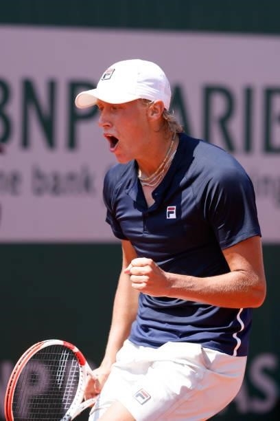 June 2021, France, Paris: Tennis: Grand Slam - French Open, singles, juniors, 1st round, Westphal - Borg . Leo Borg clenches his fist. Photo: Frank...