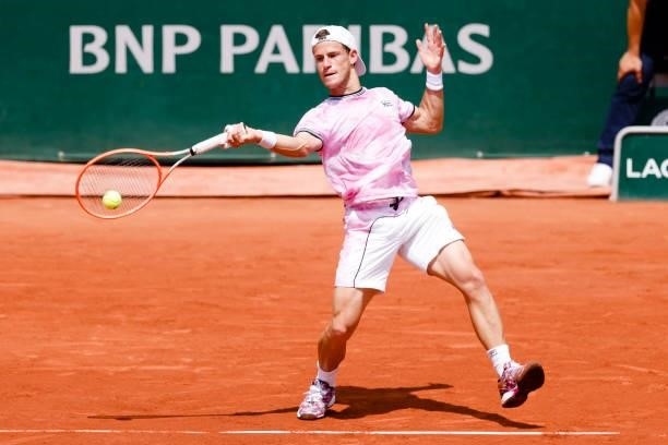 June 2021, France, Paris: Tennis: Grand Slam/ATP Tour - French Open, men's singles, 4th round, Schwartzmann - Struff . Diego Schwartzmann hits a...