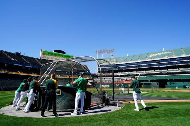 Members of the Oakland Athletics take batting practice prior to the game between the Arizona Diamondbacks and the Oakland Athletics at Oakland...