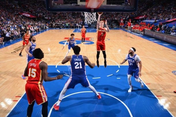 Kevin Huerter of the Atlanta Hawks shoots the ball against the Philadelphia 76ers during Round 2, Game 2 of the Eastern Conference Playoffs on June...