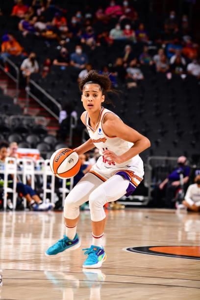 Skylar Diggins-Smith of the Phoenix Mercury dribble sduring the game against the Dallas Wings on June 8, 2021 at Phoenix Suns Arena in Phoenix,...
