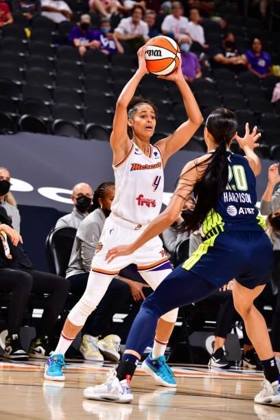Skylar Diggins-Smith of the Phoenix Mercury looks to pass against the Dallas Wings on June 8, 2021 at Phoenix Suns Arena in Phoenix, Arizona. NOTE TO...