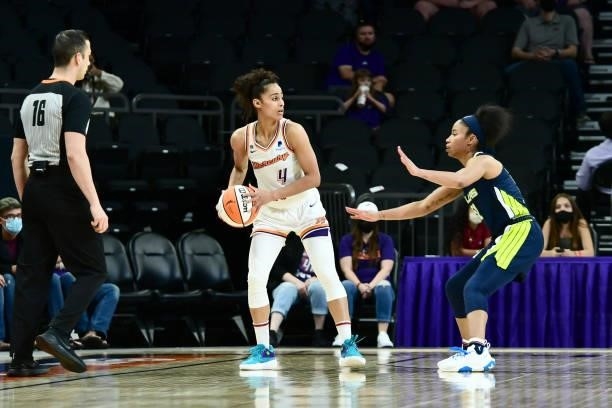 Skylar Diggins-Smith of the Phoenix Mercury handles the ball against the Dallas Wings on June 8, 2021 at Phoenix Suns Arena in Phoenix, Arizona. NOTE...