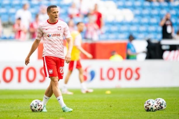 Piotr Zielinski of Poland warm up prior to the international friendly match between Poland and Iceland at Stadion Miejski on June 8, 2021 in Poznan,...