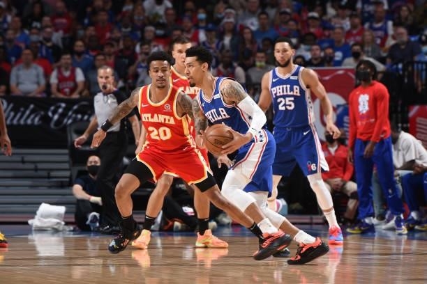 Danny Green of the Philadelphia 76ers passes the ball against the Atlanta Hawks during Round 2, Game 2 of the Eastern Conference Playoffs on June 8,...