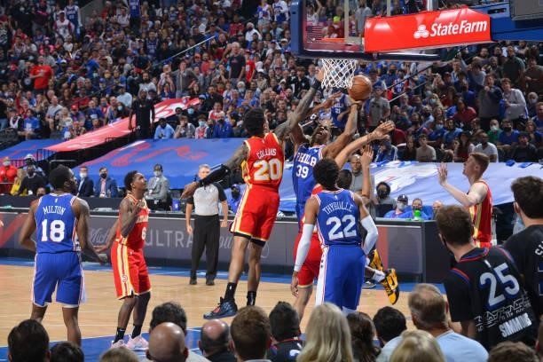 Dwight Howard of the Philadelphia 76ers shoots the ball against the Atlanta Hawks during Round 2, Game 2 of the Eastern Conference Playoffs on June...
