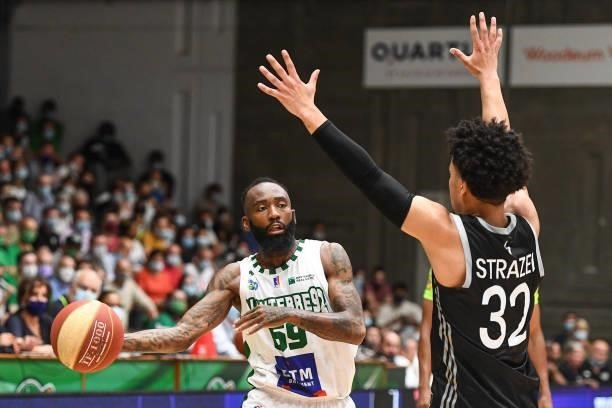 Chris WARREN of Nanterre 92 during the Jeep Elite match between Nanterre 92 and ASVEL at Palais des Sports Maurice Thorez on June 9, 2021 in...
