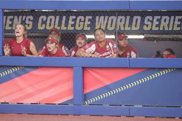 The Oklahoma Sooners react to a call from the dugout during the Division I Women's Softball Championship held at ASA Hall of Fame Stadium on June 9,...