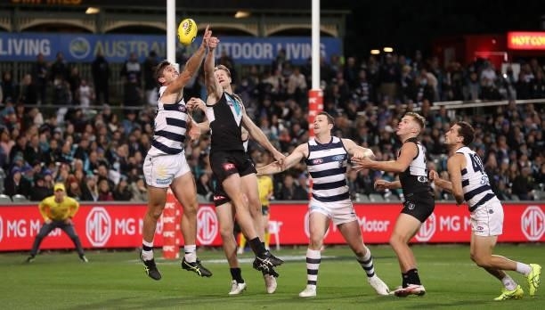 Tom Hawkins of the Cats and Tom Jonas of the Power contest the ball while Patrick Dangerfield of the Cats, Dan Houston of the Power and Luke Dahlhaus...