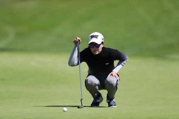 Jennifer Song of the United States putts from the 7th hole during the first round of the LPGA Mediheal Championship at Lake Merced Golf Club on June...