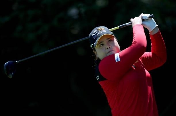 Inbee Park of South Korea tees off from the 5th hole during the first round of the LPGA Mediheal Championship at Lake Merced Golf Club on June 10,...