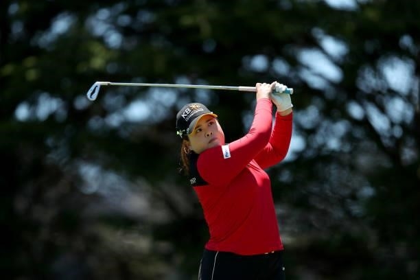 Inbee Park of South Korea tees off from the 4th hole during the first round of the LPGA Mediheal Championship at Lake Merced Golf Club on June 10,...