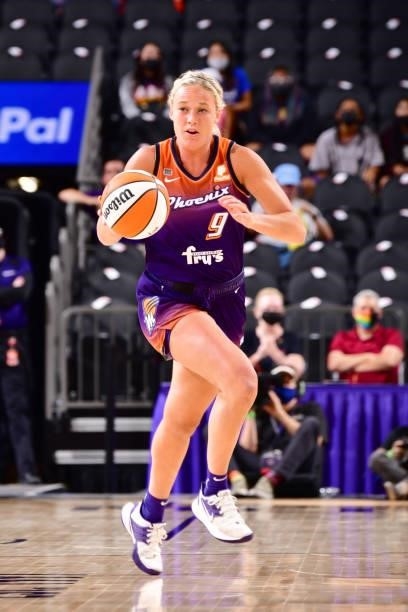 Sophie Cunningham of the Phoenix Mercury handles the ball against the Dallas Wings on June 11, 2021 at Phoenix Suns Arena in Phoenix, Arizona. NOTE...