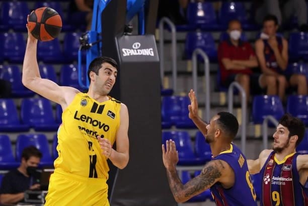 Giorgi Shermadini during the match between FC Barcelona and Lenovo Tenerife, corresponding to the 3rd match of semifinal the play off of the Liga...