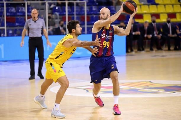 Nick Calathes of FC Barcelona and Bruno Fitipaldo of Lenovo Tenerife battle for the ball during the Liga ACB match between FC Barcelona and Tenerife...