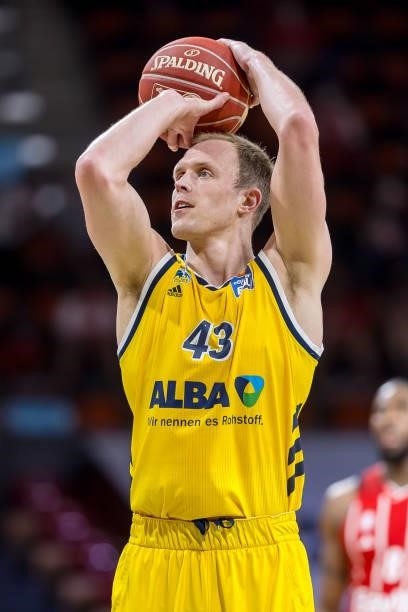 Luke Sikma of Alba Berlin controls the ball during the easy credit BBL Play Off Final match between FC Bayern Muenchen and Alba Berlin at Audi-Dome...
