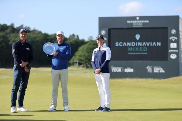 Jonathan Caldwell of Northern Ireland poses with the trophy and Annika Sorenstam and Henrik Stenson of Sweden after his win during the final round of...
