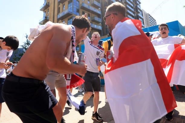 England fans sing and dance prior to the UEFA Euro 2020 Championship Group D match between England and Croatia on June 13, 2021 in London, United...