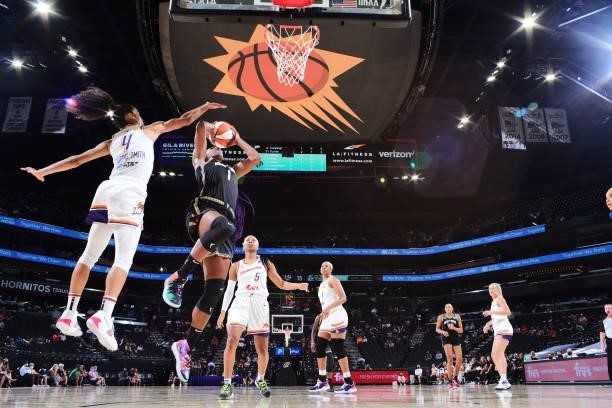 Reshanda Gray of the New York Liberty shoots the ball against the Phoenix Mercury on June 13, 2021 at Phoenix Suns Arena in Phoenix, Arizona. NOTE TO...