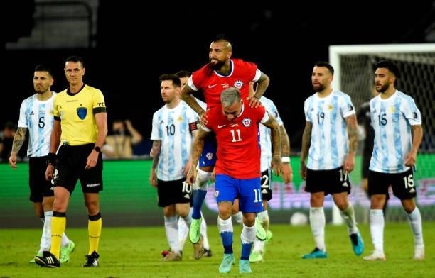 Eduardo Vargas of Chile celebrates after scores his gol with his team mates Arturo Vidal ,during the match between Argentina and Chile as part of...