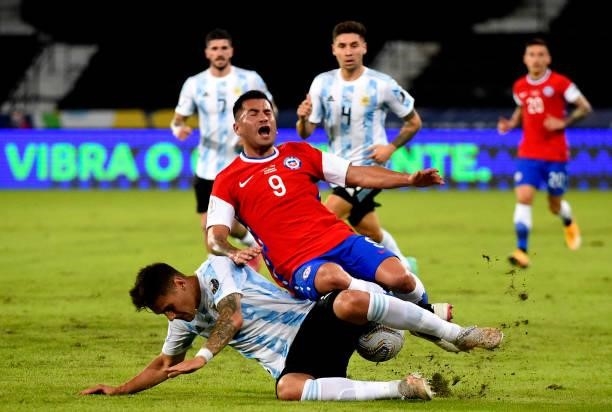 Jean Meneses of Chile competes for the ball with Lucas Martinez Quarta of Argentina ,during the match between Argentina and Chile as part of Conmebol...