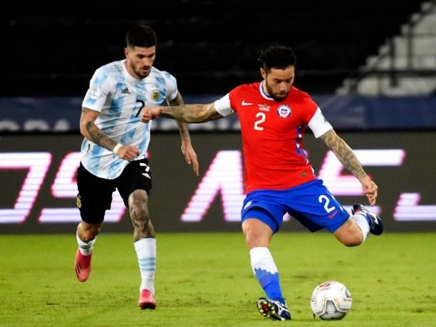 Eugenio Mena of Chile competes for the ball with Rodrigo De Paul of Argentina ,during the match between Argentina and Chile as part of Conmebol Copa...