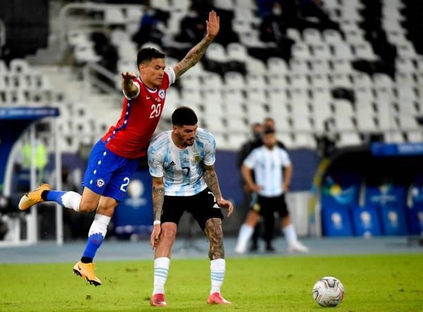 Rodrigo De Paul of Argentina competes for the ball with Charles Aranguiz of Chile ,during the match between Argentina and Chile as part of Conmebol...