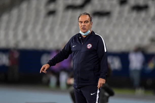 Martín Lasarte Chile's coach during a match against Argentina at the Engenhão stadium, for the Copa America 2021, this Monday .