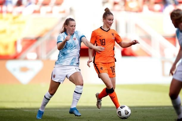 Elisabeth Terland of Norway Women, Sisca Folkertsma of Holland Women during the International Friendly Women match between Holland v Norway at the De...