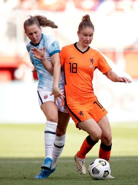 Elisabeth Terland of Norway Women, Sisca Folkertsma of Holland Women during the International Friendly Women match between Holland v Norway at the De...