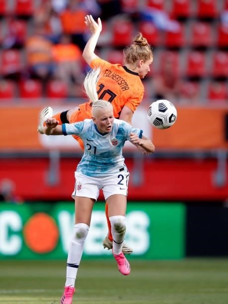Sisca Folkertsma of Holland Women, Karina Saevik of Norway Women during the International Friendly Women match between Holland v Norway at the De...