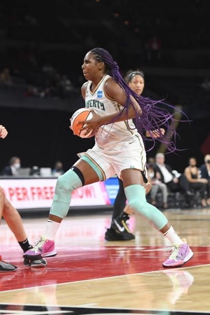 Reshanda Gray of the New York Liberty handles the ball against the Las Vegas Aces on June 15, 2021 at Michelob ULTRA Arena in Las Vegas, Nevada. NOTE...