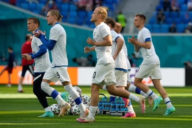 Finland's players including Finland's forward Joel Pohjanpalo warm up prior to the UEFA EURO 2020 Group B football match between Finland and Russia...