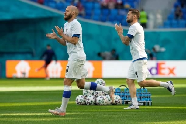 Finland's players including Finland's forward Teemu Pukki warm up prior to the UEFA EURO 2020 Group B football match between Finland and Russia at...