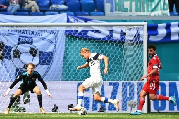 Finland's forward Joel Pohjanpalo gets through on goal during the UEFA EURO 2020 Group B football match between Finland and Russia at the Saint...