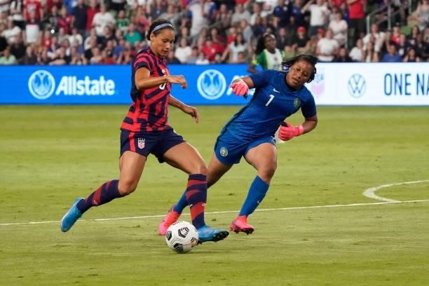 Lynn Williams of the United States scores a goal against goalkeeper Tochukwu Oluehi of Nigeria during the second half of their WNT Summer Series game...