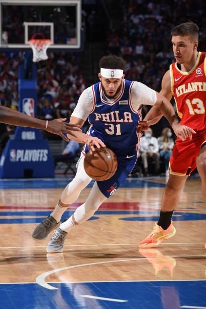 Seth Curry of the Philadelphia 76ers handles the ball against the Atlanta Hawks during Round 2, Game 5 of the Eastern Conference Playoffs on June 16,...
