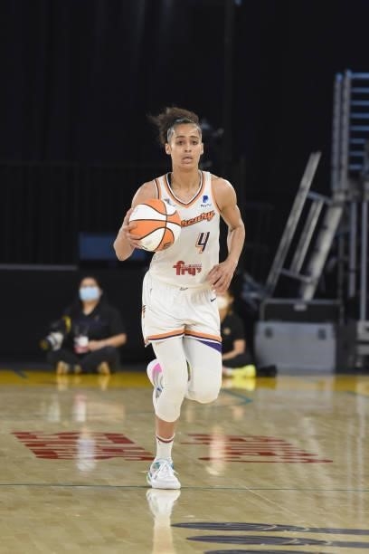 Skylar Diggins-Smith of the Phoenix Mercury dribbles the ball against the Los Angeles Sparks on June 16, 2021 at Los Angeles Convention Center in Los...