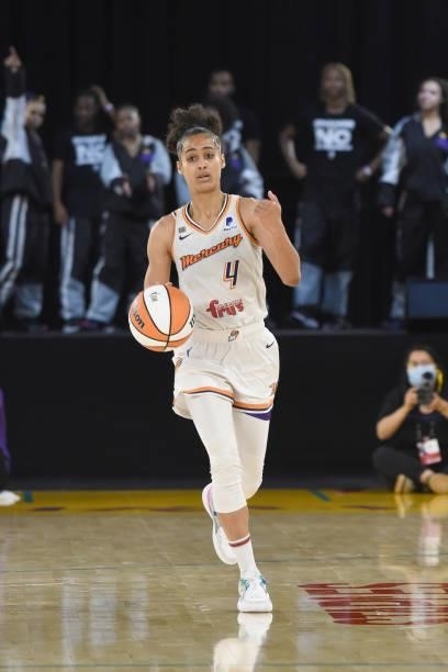 Skylar Diggins-Smith of the Phoenix Mercury handles the ball against the Los Angeles Sparks on June 16, 2021 at Los Angeles Convention Center in Los...